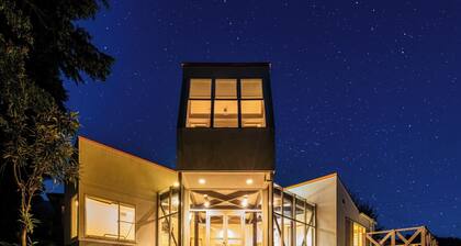 Designer private villa located in a quiet villa ar / Ito Shizuoka