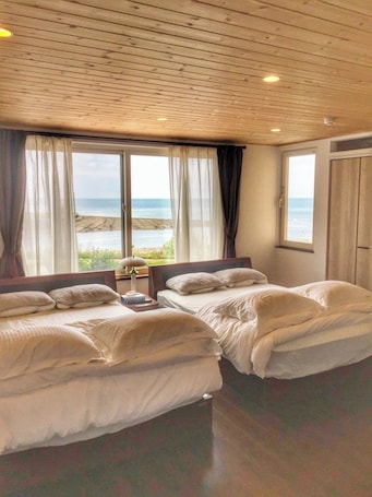 2 bedrooms, desk, free WiFi, bed sheets. Walk to the sea Pets allowedBBQ space availableMaximum 12 people allowedPerfect for families and / Ishikari Hokkaidō