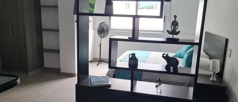 套房 | 客房内保险箱、特色装修、特色家居、办公桌