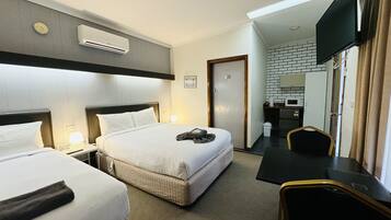 1 habitación, escritorio, tabla de planchar con plancha y wifi gratis