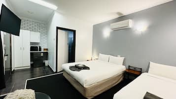 スタンダード ツインルーム | デスク、アイロン / アイロン台、WiFi (無料)、ベッドシーツ