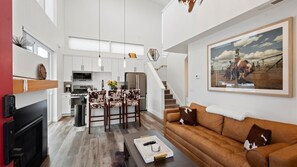 Smart TV, fireplace - Blue Sky Views at The Quarry (Whitefish)