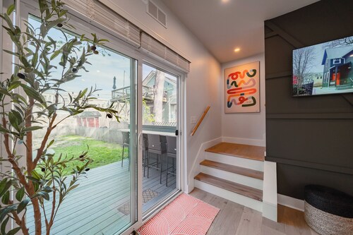 Location! Modern Ohio City Luxury + 2 King Beds + Luxury Hot Tub