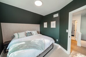 2 habitaciones, escritorio, tabla de planchar con plancha y wifi