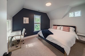 2 Schlafzimmer, Schreibtisch, Bügeleisen/Bügelbrett, WLAN