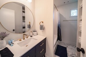 Hair dryer, towels, soap, shampoo - Location! Modern Ohio City Luxury + 2 King Beds + Luxury Hot Tub (Cleveland)