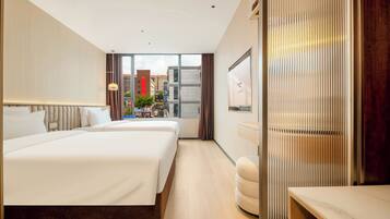 Senior Twin Room | Desk, laptop workspace, free WiFi, bed sheets