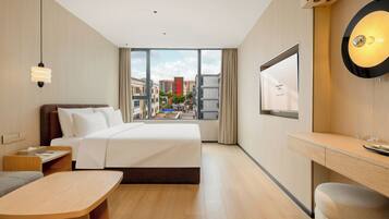 Senior-dobbeltværelse | Skrivebord, arbejdsområde til bærbare computere, gratis Wi-Fi, sengetøj