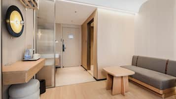 Senior Double Room | Desk, laptop workspace, free WiFi, bed sheets