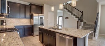 Roseberg/Suglarland  3-BR - Extended Stay 30 days