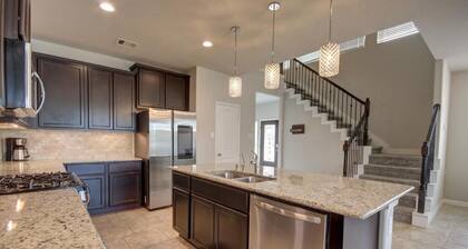 Roseberg/Suglarland 3-BR - Extended Stay 30 days