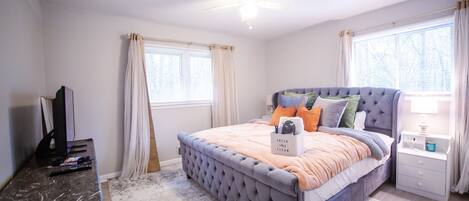 2 bedrooms, desk, iron/ironing board, WiFi