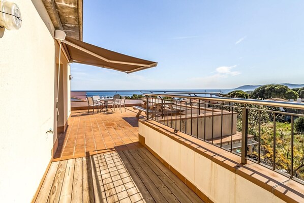 Terrace/patio - Sant Genis 19.2 Top floor apartment with terrace (Llança)