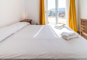 2 Schlafzimmer, Bügeleisen/Bügelbrett, Bettwäsche