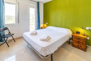 2 Schlafzimmer, Bügeleisen/Bügelbrett, Bettwäsche