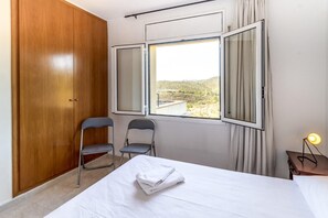 2 bedrooms, bed sheets