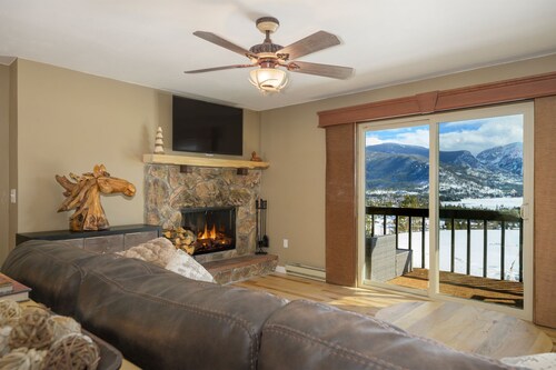 Lula's Lookout - Pet Friendly, Covered Deck, Gas Grill, 3 Queen Beds - Panoramic Views