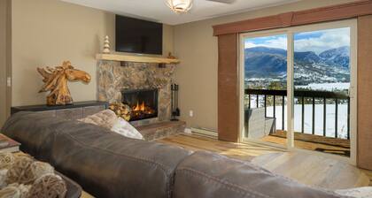 Lula's Lookout - Pet Friendly, Covered Deck, Gas Grill, 3 Queen Beds - Panoramic Views