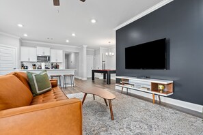 Smart TV, tenis de mesa y libros 