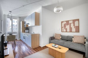 TV, stereo - Dreamy Innere Stadt 1BR w/ Elevator, Furnished, by Blueground (Vienna)