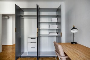 Interior - Dreamy Innere Stadt 1BR w/ Elevator, Furnished, by Blueground (Vienna)