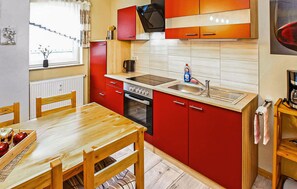 ثلاجة، فرن، موقد طهي مسطح، غسالة أطباق