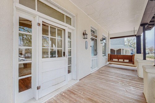 Close to everything Albuquerque A, Stay here!