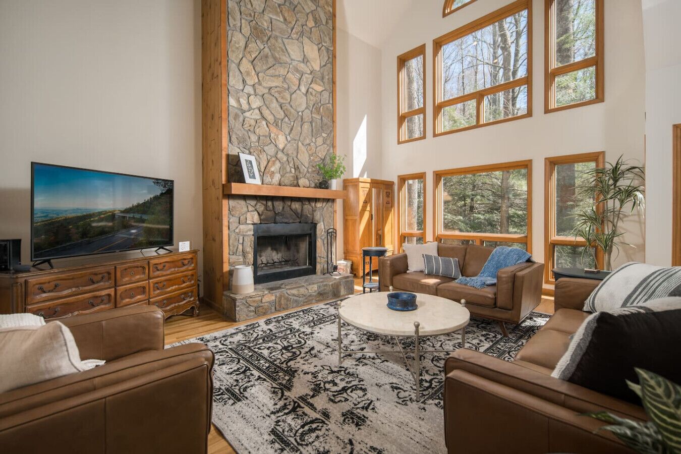 Smart TV, fireplace, video games, table tennis