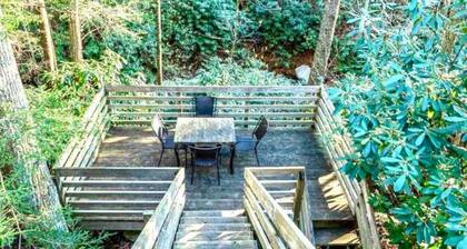 Hot-Tub Retreat • 3 King BR Near Nature