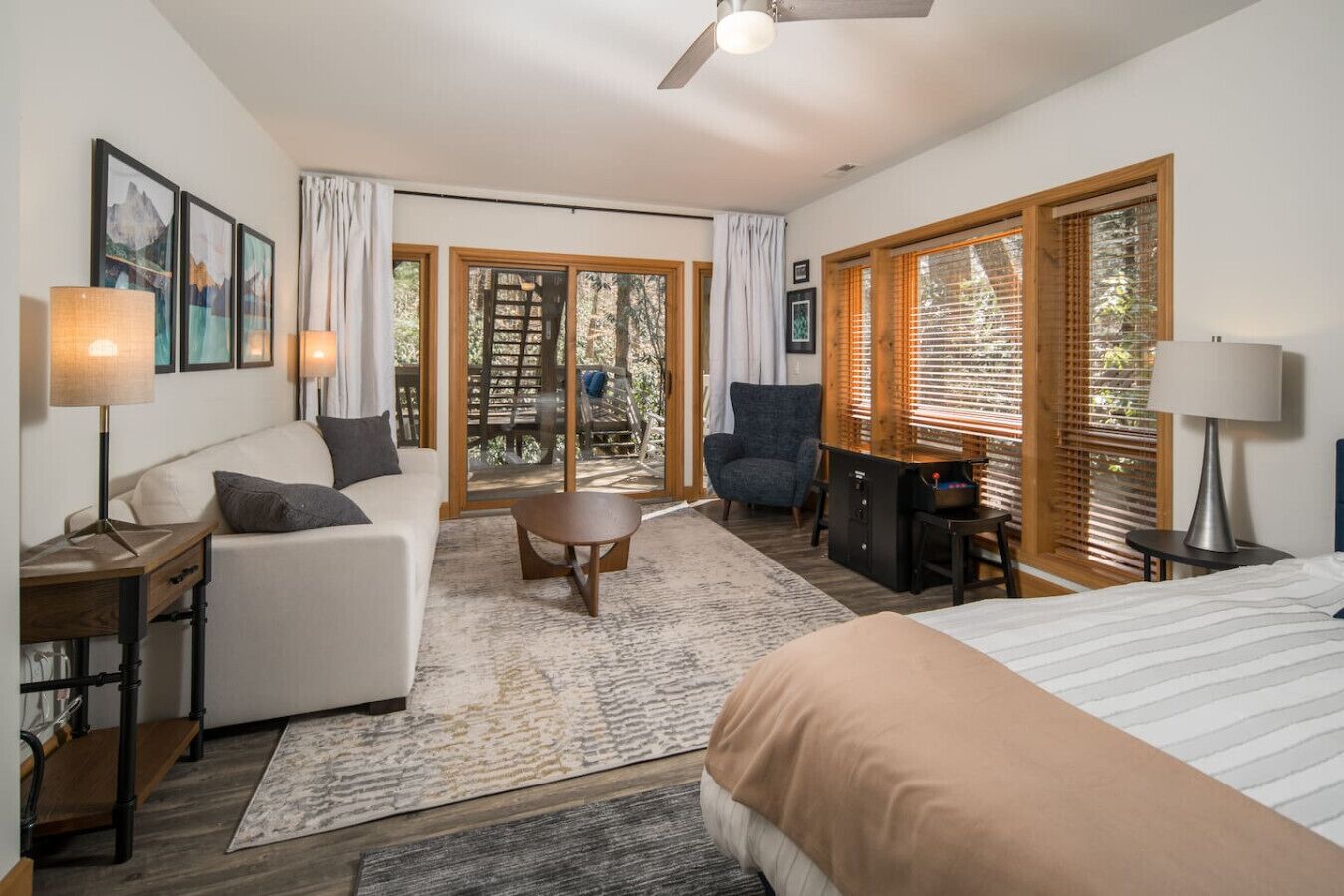 3 多间卧室、办公桌、熨斗/熨衣板、旅行婴儿床