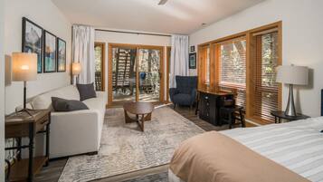 3 bedrooms, desk, iron/ironing board, travel cot