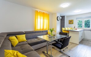 Dining - Pet friendly home in Pula with WiFi (Pula)