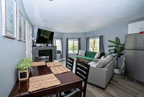 Living area - Peak Haven: 2BR Mountain View (Kellogg)