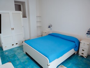 5 bedrooms, WiFi, bed sheets