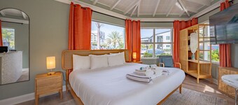 Sea-clusion: Private Poolside Cottage by the Beach