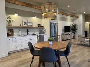 Dining - NEW & luxurious! Mountain View Retreat @ the Big Black Barn-near GNP & Wfish, AC (Columbia Falls)