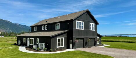 المنشأة من الخارج