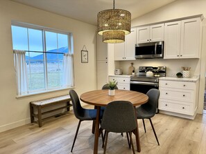 Dining - NEW & luxurious! Mountain View Retreat @ the Big Black Barn-near GNP & Wfish, AC (Columbia Falls)