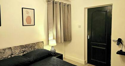 Flat - Sleeps 4 - WiFi - Cardiff 30Min Train