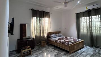 5 dormitorios, tabla de planchar con plancha, wifi y ropa de cama