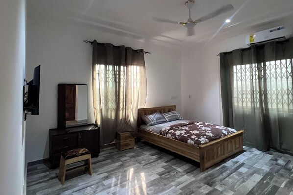 5 dormitorios, tabla de planchar con plancha, wifi y ropa de cama