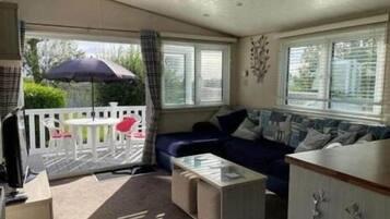 TV, fireplace, DVD player, stereo