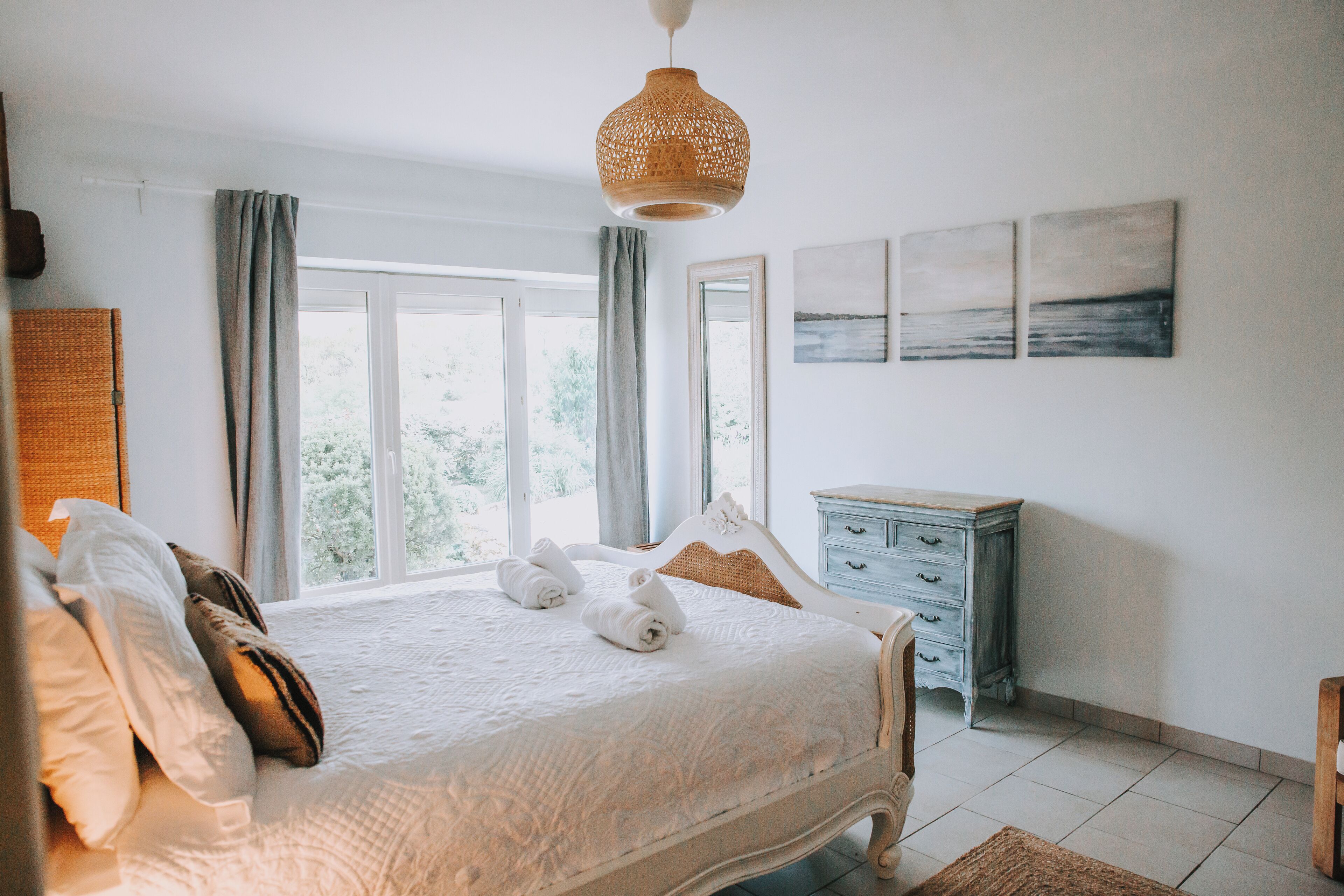 3 slaapkamers, een strijkplank/strijkijzer, wifi, beddengoed