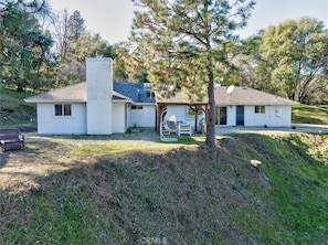Exterior - Mountain Retreat w/ Hot Tub! 4 BDR, 2 BTH Near Yosemite & Bass Lake! (Oakhurst)