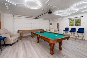 Games room - Mountain Retreat w/ Hot Tub! 4 BDR, 2 BTH Near Yosemite & Bass Lake! (Oakhurst)