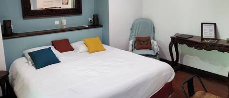 1 bedroom, bed sheets