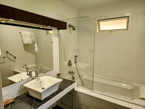 Hair dryer, towels, soap, toilet paper - Bungalow D'antan spa (Sarraméa)