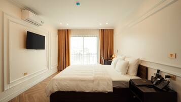 Superior Double Room | Minibar, in-room safe, desk, blackout curtains