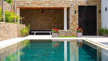 Outdoor pool, pool umbrellas, sun loungers