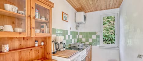 Køleskab, ovn, kogeplade